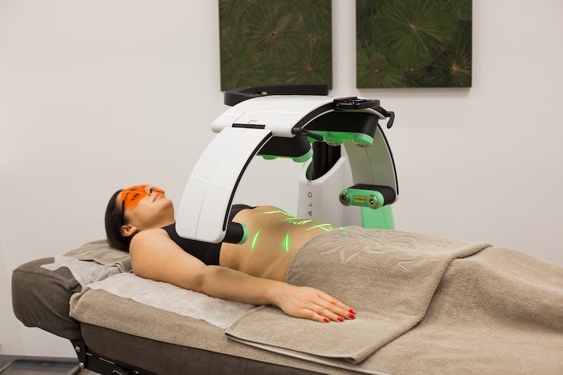 Emerald Laser diode array positioned above a patient's abdomen during treatment